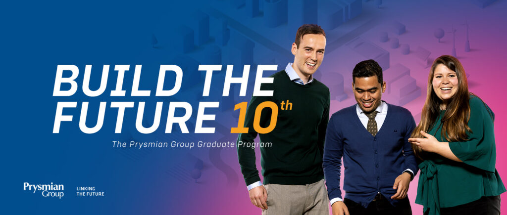 Prysmian Group mainos, jossa kolme iloista ihmistä ja kuvateksti Built the future 10th. The Prysmian Group Graduate Program. Linking the future.